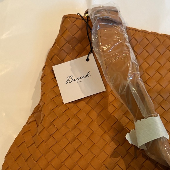 Classic Brown Woven Shoulder Bag - Picture 2 of 7